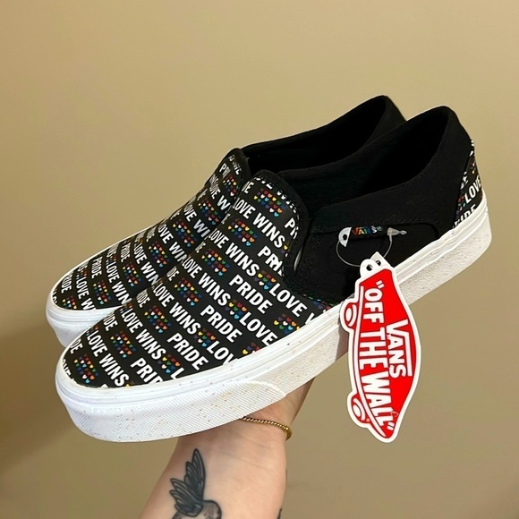 NWT Vans Pride Love Wins Slip On Asher Black Rainbow Glitter Sneakers - Picture 2 of 9